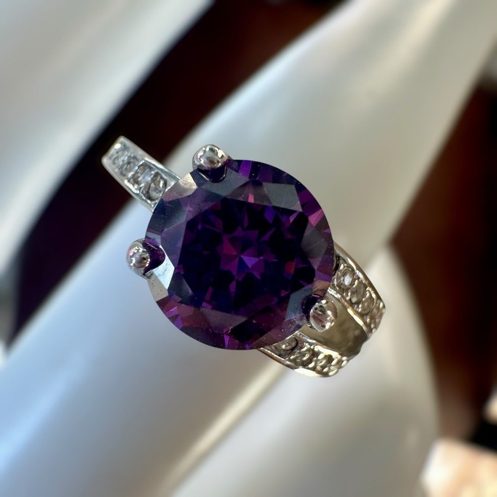 Vintage 18KGE Plated Accent Fashion Ring Size 7.25 Purple Blue Lab Amethyst CZ